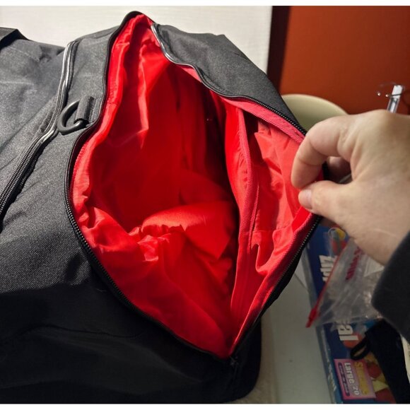 Large Black Duffel Bag Royal Distributing Adjustable Strap Zipper Canada - Picture 11 of 16